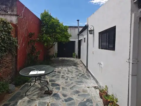 Depto Tipo Casa en Alquiler con 1 cocheras