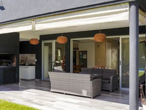 Casa 5 ambientes con 4 baños