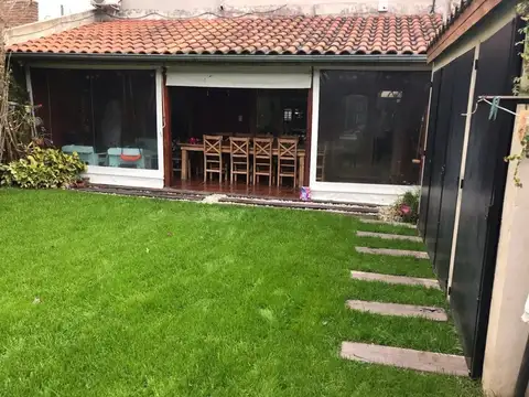 Casa en Venta con 2 cocheras