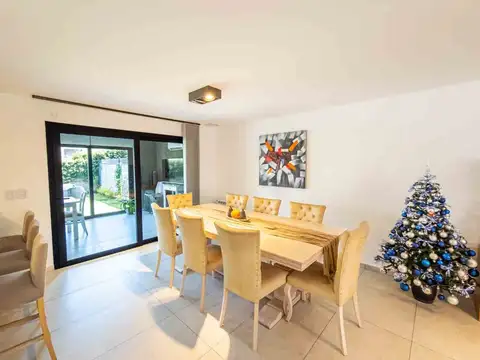 Casa 6 ambientes con 3 baños