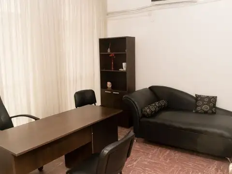 Oficina 8 ambientes con 2 baños