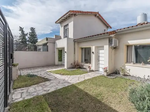 VENTA CASA 4 AMBIENTES HURLINGHAM APTO CREDITO