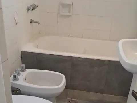 Depto Tipo Casa en Venta 50 años