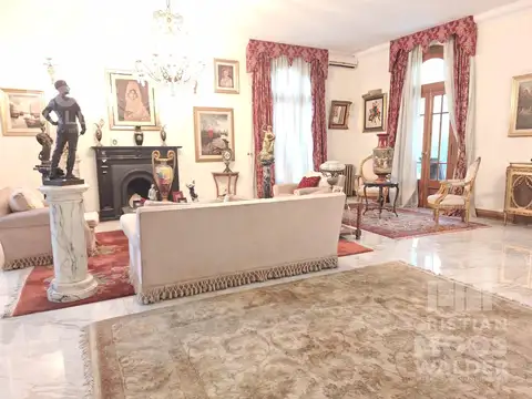 Casa en Alquiler con 2 cocheras