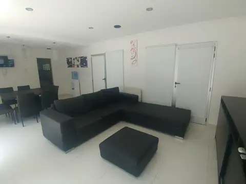 Casa en venta - 2 Dormitorios 2 Baños - Cochera - 1.125Mts2 - Villa Elvira, La Plata