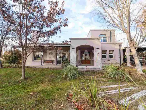 Casa en Venta con 2 cocheras