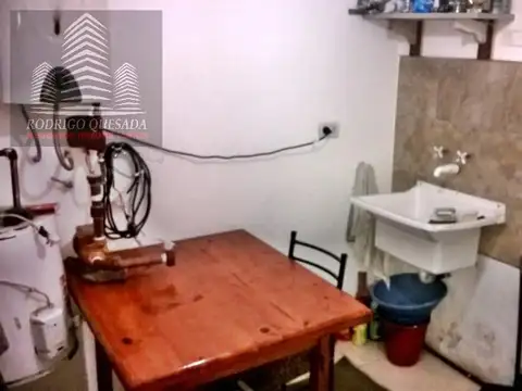 Casa 6 ambientes con 2 baños