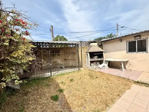 Casa en venta 3 amb c/jardín y cochera en Adrogué