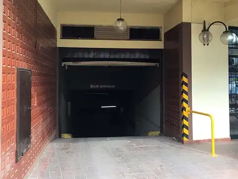 Amplia Cochera en alquiler en Adrogue 