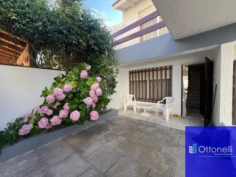 Dúplex en venta de 3 dormitorios c/ cochera en Costa Azul