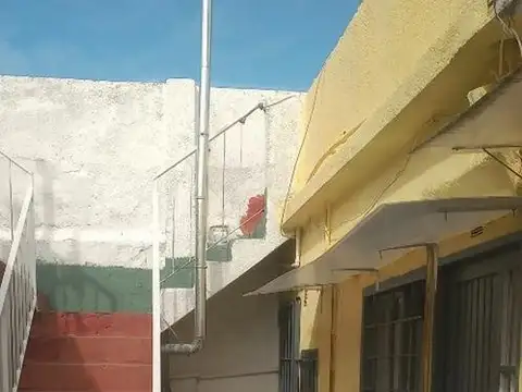 Mariano Moreno 4241 , Piso 1