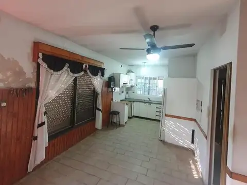 Casa 3 ambientes con 2 baños