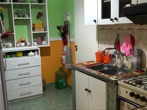 VENTA - Casa 3 dormitorios con casa de huéspedes - José C Paz