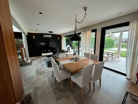 Casa 5 ambientes con 4 baños