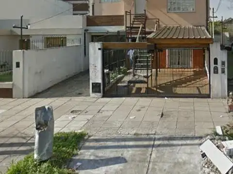 PH en venta - 4 Dormitorios 2 Baños - Cochera - 296Mts2 - Morón