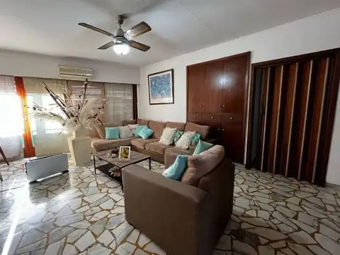 Venta Depto 4 ambientes local garaje Bernal Este