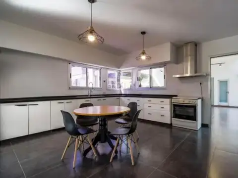 Casa 7 ambientes con 4 baños