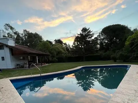 CASA 4 AMBIENTES EN VENTA CON PILETA EN EZEIZA