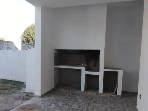 ALQUILER Casa B° Cerrado Villa Retiro 2 dorm, patio, cochera