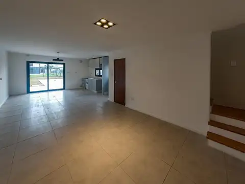 Casa 3 ambientes con 2 baños