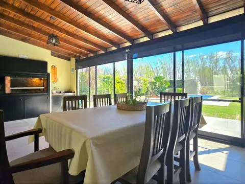 Casa en Venta con 3 cocheras