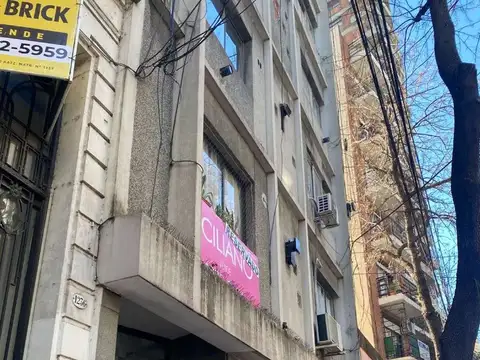 ALQ Monoamb dividido, pintado, baño y cocina, amplio placard, luminoso, exc ubicacion