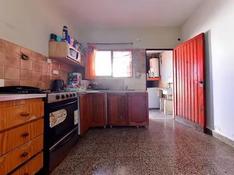 Casa en Venta con 3 cocheras
