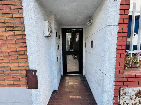 VENTA PH 2 AMBIENTES CON PATIO SAN JUSTO CENTRO