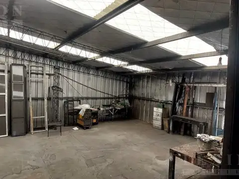 Venta Galpón - Industria - Villa Martelli con local a metros Av Balbín