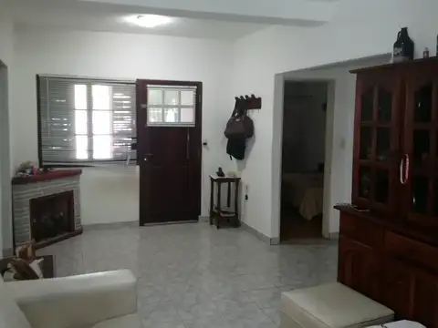 Casa 4 ambientes con 1 baño