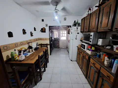 Casa 6 ambientes con 2 baños
