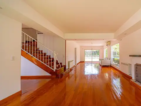 Casa en Venta con 4 cocheras