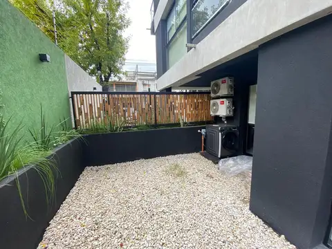 DEPARTAMENTO 3 AMBIENTES + COCHERA + PATIO EN VENTA