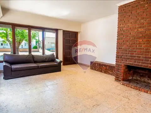 Casa 5 ambientes con 2 baños