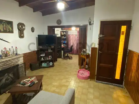 117 entre 76 y 77 2100, Piso 0