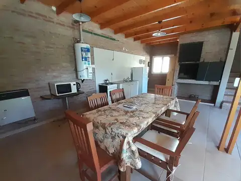 Complejo de 3 cabañas con costa de rio y vivienda principal (cartera de clientes activa) en Reartes