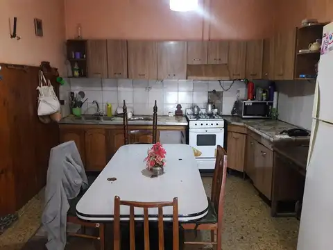 Casa en Venta con 4 cocheras