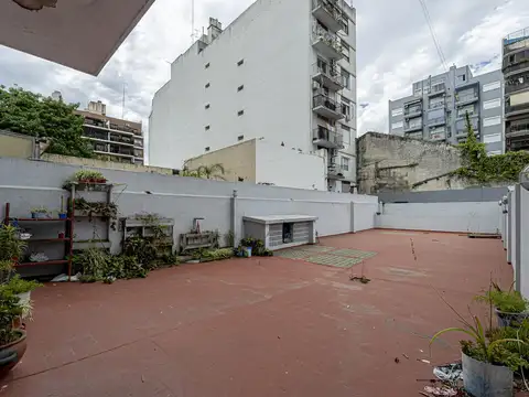 Departamento 3 ambientes con gran patio al contrafrente