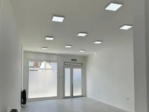 Pellegrini 900, Piso P.B.