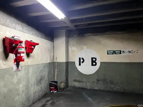 VENTA COCHERA PLANTA BAJA EN RECOLETA