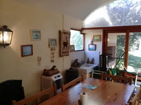 Casa 4 ambientes con 2 baños