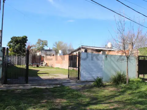 Av. Santa Fe 2100, Piso 0