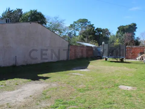 Av. Santa Fe 2100, Piso 0