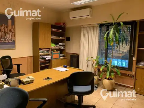 EXCELENTE CASA CON DESTINO  COMERCIAL, LOTE PROPIO