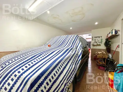 Casa en Venta con 3 cocheras