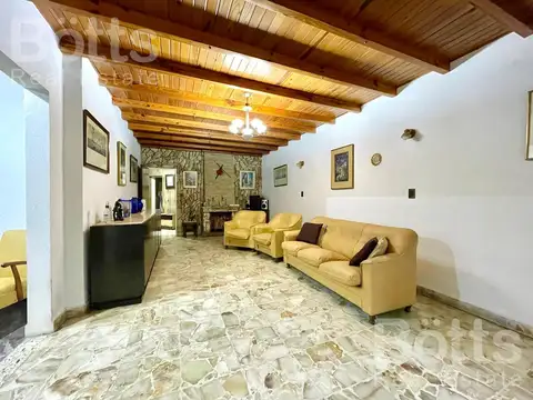 Casa 6 ambientes con 4 baños