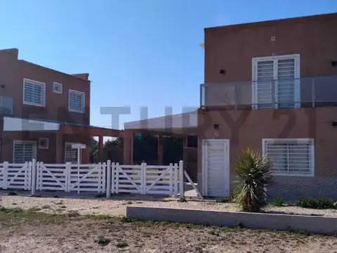 Venta Dos Dúplex sobre amplio Lote en San Eduardo del Mar