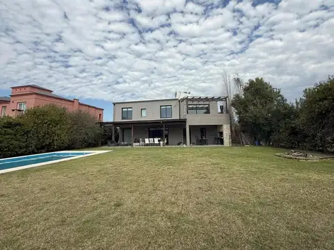 Casa en venta - 3 Dormitorios 3 Baños - Tigre