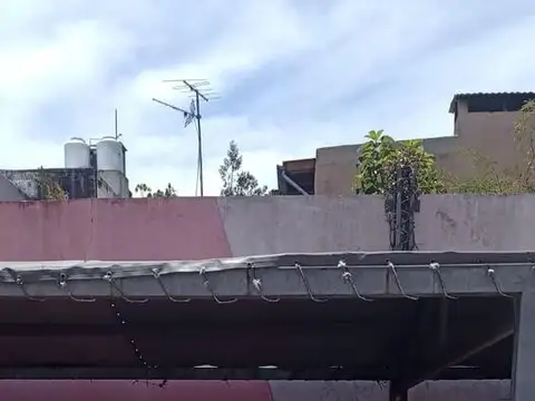 Venta cochera amplia Flores semi techada