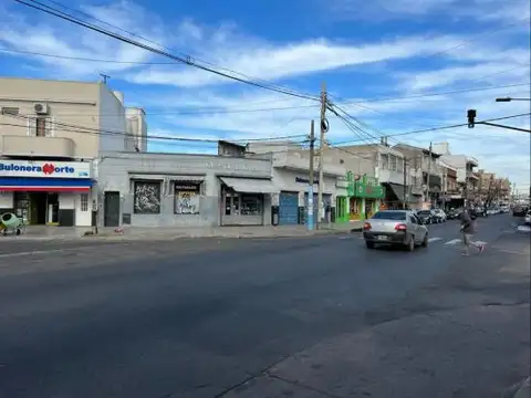 Avda de Mayo  al 2200